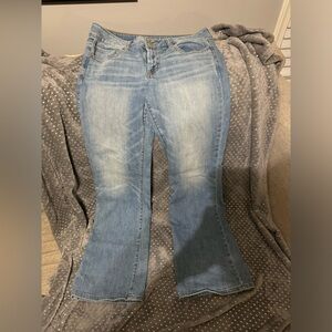 New without tags Size 12 Long American Eagle Favorite boyfriend stretch jeans